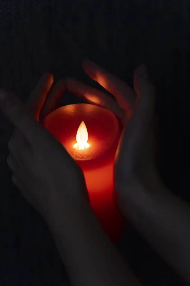 Candle help on the palm
